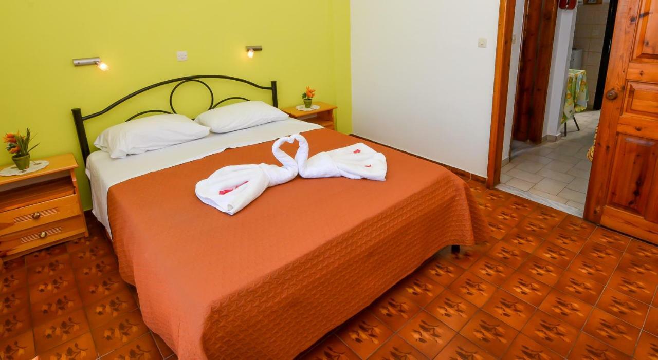 Alex-Giannis Apartments, برباتي المظهر الخارجي الصورة