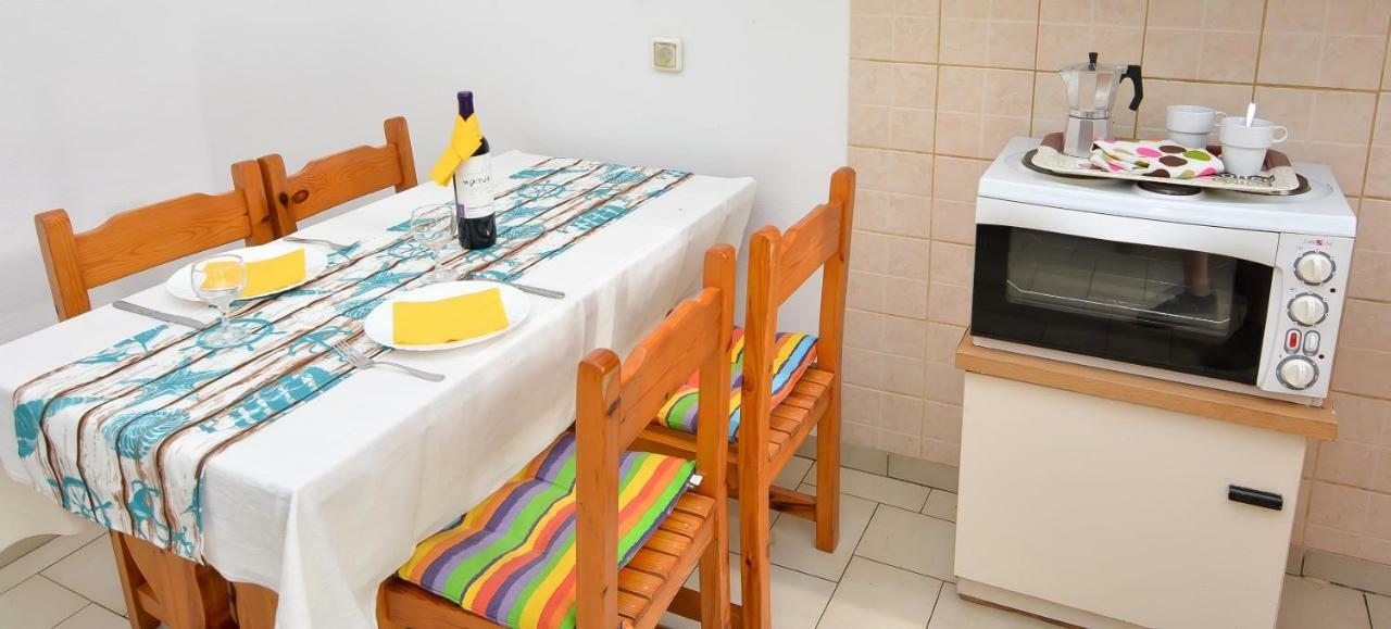 Alex-Giannis Apartments, برباتي المظهر الخارجي الصورة